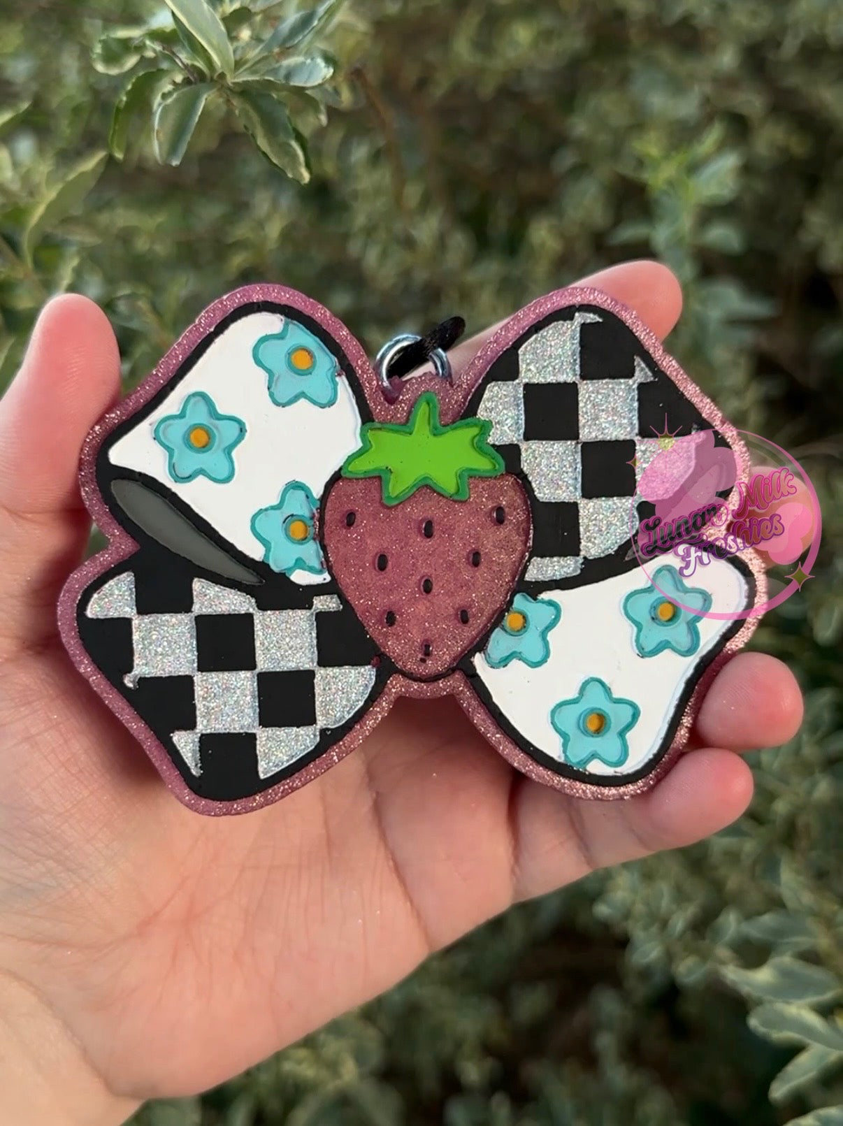 Strawberry Bow Freshie